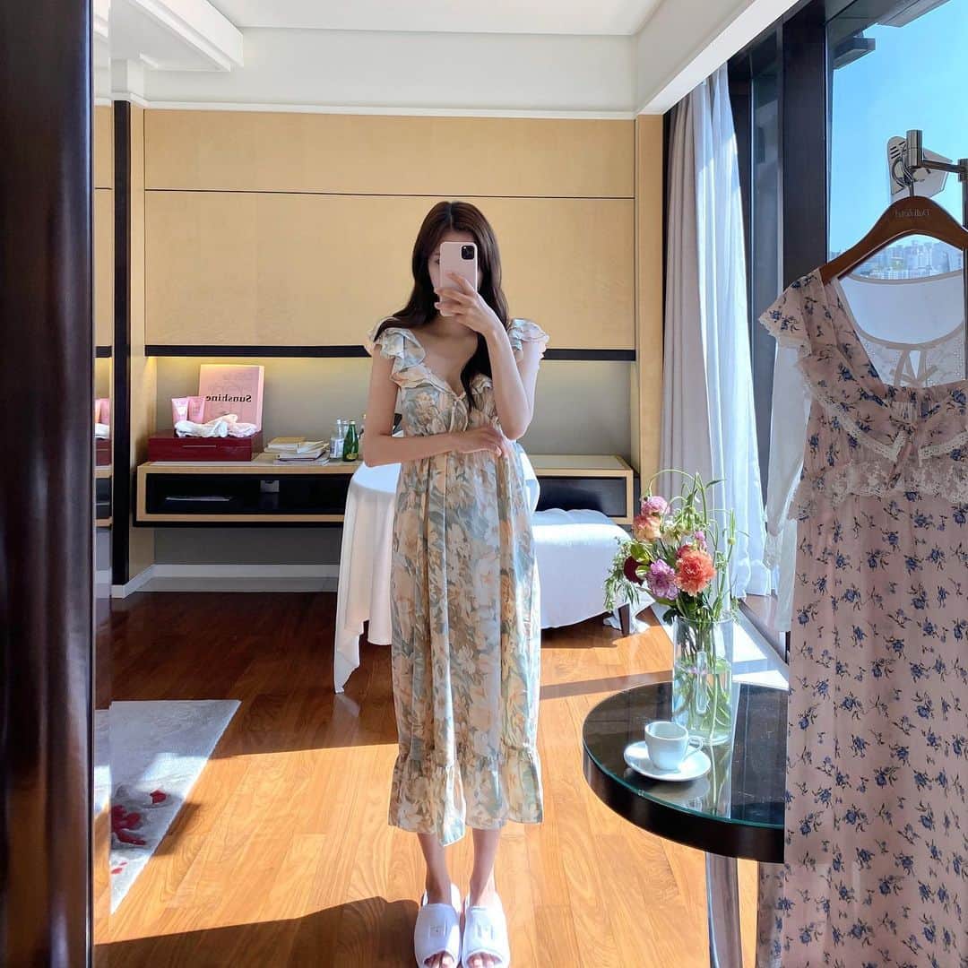 のインスタグラム：「집에서도  편안하고 예뻐야하니깐💗 츄 홈웨어! 내일 한컷구매에서 10% 할인 된 금액으로 만나용✨」