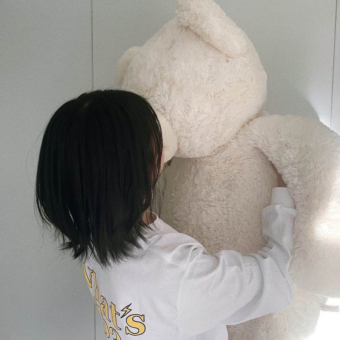 麻生果恩のインスタグラム：「可愛すぎる🌞 . . ずっと欲しかったロンT届きました。⚡️⚡️」