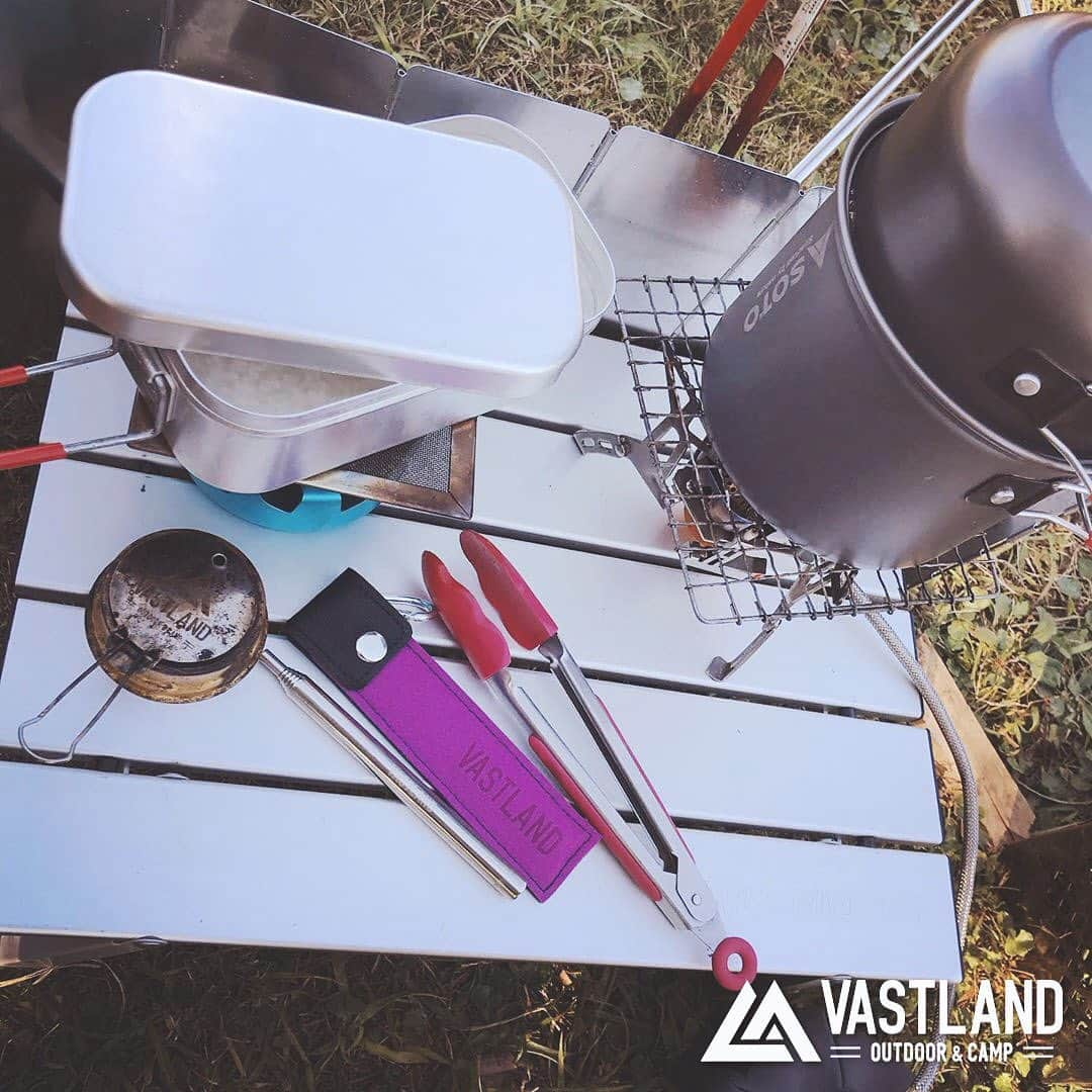 VASTLANDさんのインスタグラム写真 - (VASTLANDInstagram)「【VASTLAND×REPOST】 . ちょっとした調理に大活躍🍳✨ . アルコールバーナーはシンプルな構造なので取り扱いも簡単です👏 . .. Photo by @mamesan96様 投稿ありがとうございます！ . .. VASTLAND公式アカウントでのリポスト希望の方は【#VASTLANDリポート】を付けてVASTLAND製品をご投稿ください！ . .. ・掲載ギア・ #アルコールバーナー #火吹き棒 . .. ▲▽掲載ギアはプロフィールのリンク（ @vastland.jp )もしくは、画像をタップしてチェック！▽▲ . .. ※コメントやDMに返信できない場合がございますので、製品やサポートに関するお問い合わせは、弊社問い合わせフォームからよろしくお願いします。 . .. #VASTLAND #ヴァストランド #キャンプファイア #キャンプファイアー #キャンプ  #夏キャンプ #camp #camping #キャンプギア #キャンプ道具 #キャンプ用品 #ソロキャンプ #デイキャンプ #ファミリーキャンプ #ファミキャン #グルキャン #ソロキャン #オートキャンプ #キャンパー #アウトドア #アウトドア用品 #アウトドアギア #キャンプ料理 #キャンプ飯 #クッカースタンド」5月12日 18時58分 - vastland.jp