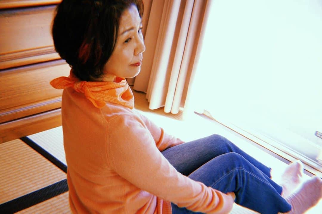 アユの秘密日記のインスタグラム：「今の嬉しさ、悲しさ、愛おしさ、すべてを詰めればいいって、おばあちゃんが言ってた。 歌詞ってまだまだ難しいけど、、、 今日も書いてみよう！！」