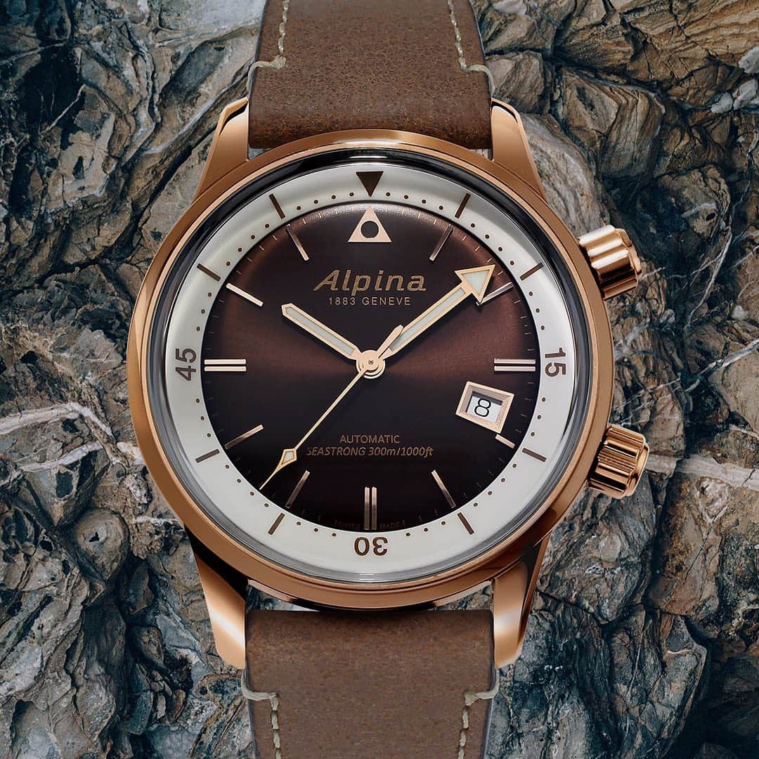 Alpina Watches Japanさんのインスタグラム写真 - (Alpina Watches JapanInstagram)「ㅤㅤㅤㅤㅤㅤㅤㅤㅤㅤㅤㅤㅤ 個性と大人の落ち着きを両立するレトロな色合いがファッションのアクセントに ㅤㅤㅤㅤㅤㅤㅤㅤㅤㅤㅤㅤㅤ チョコレートブラウンとホワイトのツートーンカラーが目を引くダイヤルに、ブロンズカラーのケースがレトロな雰囲気の一本。個性的な見た目とエレガントな品を兼ね備えたウォッチは、お洒落の強い見方です。本物志向の大人の男性にこそおすすめしたい存在感あるタイムピースです。 . . . 《シーストロング ダイバー ヘリテージ》 AL-525BRC4H4 ㅤㅤㅤㅤㅤㅤㅤㅤㅤㅤㅤㅤㅤ #Alpina #AlpinaWatchesJapan #swissmade #swisswatch #watch #wristwatch #sportwatch #outdoor #seastrong #diver #heritage #automatic #30atm #LeatherStrap #アルピナ #アルピナウォッチ #スイス時計 #時計 #腕時計 #スポーツウォッチ #アウトドア #シーストロング #ダイバー #ヘリテージ #自動巻き #30気圧防水 #カーフレザーストラップ」5月12日 19時11分 - alpinawatchesjapan