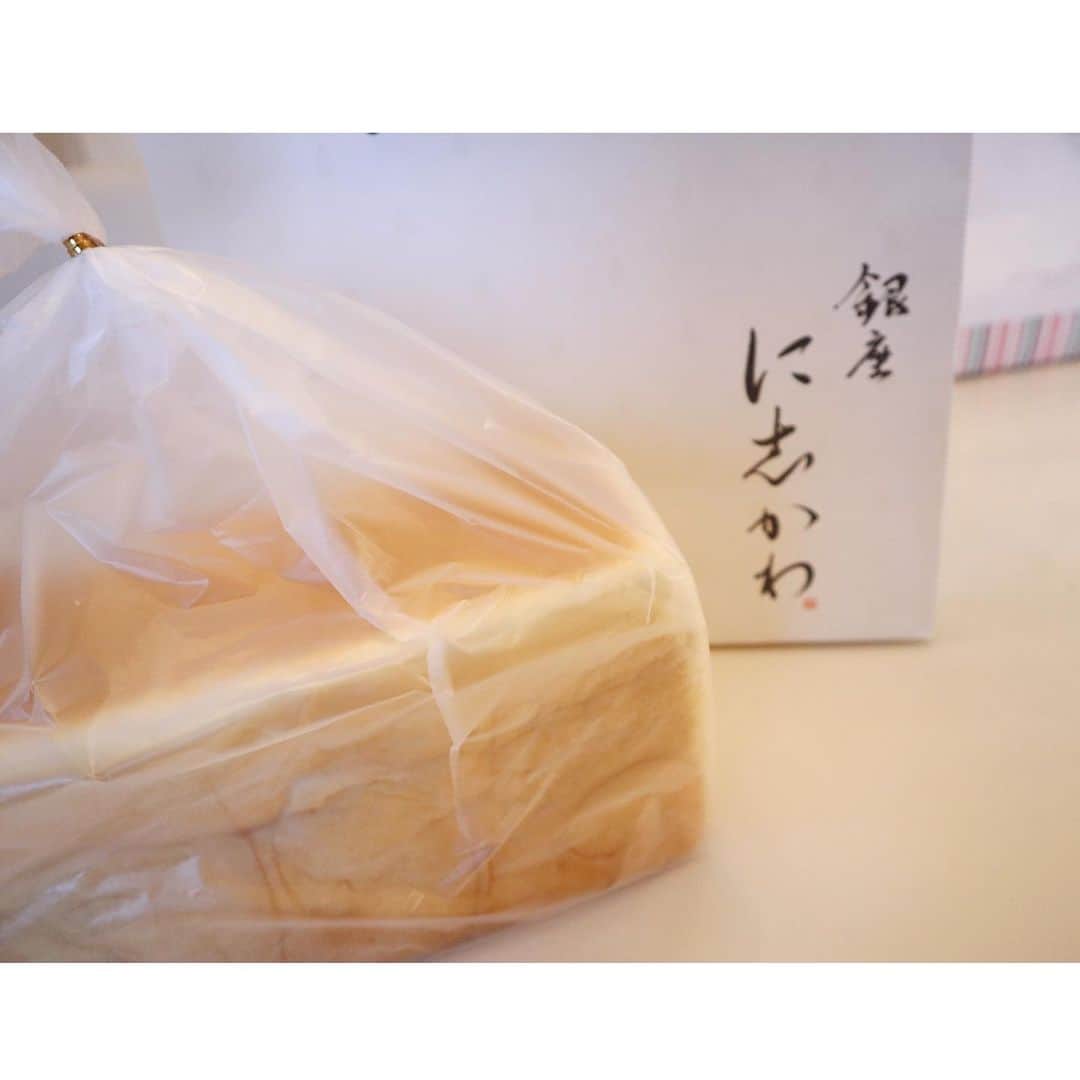石黒美帆さんのインスタグラム写真 - (石黒美帆Instagram)「*﻿ お家でも美味しいものが食べたいし﻿ 美味しいコーヒーが飲みたい❣️﻿ ﻿ ﻿ 季節限定で @bluebottlejapan からコールドブリュー缶が出ているそうで、フレンチトーストに合わせて頂きました😊😊オンラインストアでも買えちゃうそうです♡﻿ ﻿ ﻿ フレンチトーストは#に志かわ のパンで🍞🙌﻿ ﻿ ﻿ ﻿ ﻿ #おうち時間#おうちカフェ#コールドブリュー#アイスコーヒー#ブルーボトルコーヒー#フレンチトースト#銀座に志かわ#食パン#bluebottlecoffee#icecoffee#stayhome」5月12日 19時21分 - miho_ishiguro