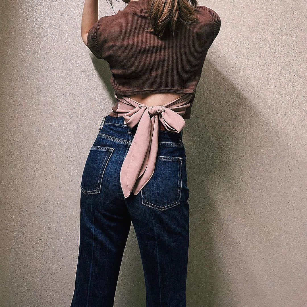 宮野真菜さんのインスタグラム写真 - (宮野真菜Instagram)「後ろ姿が可愛い👖🎀❤️ . #denimstyle #fashion」5月12日 19時23分 - miyamana_47