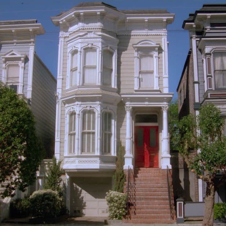 アンドリア・バーバーのインスタグラム：「Get your tissues and head over to @NetflixFamily to watch the full farewell trailer of #FullerHouse ❤️🏡😭」