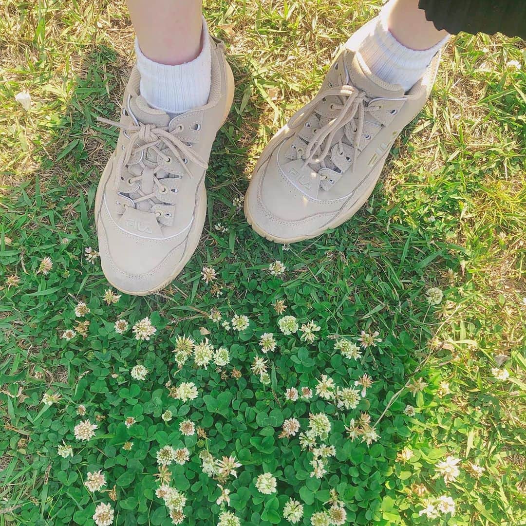 多田成美のインスタグラム：「. 新しく買った靴をなかなか履けなかったので、今日お散歩で履きました🍀」
