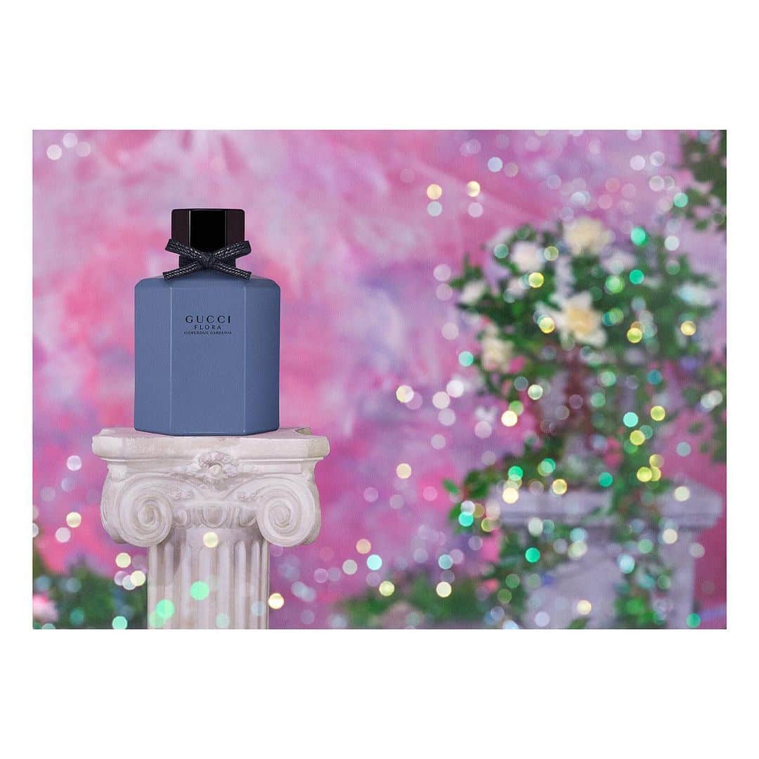 のインスタグラム：「Captured in a new @guccibeauty campaign amongst glittery lights and soft flower arrangements, the new limited-edition #GucciFlora Gorgeous Gardenia lavender-hued bottle design encapsulates the intense fragrance, combining the lightness of the gardenia’s first blossom and the richness of its flower in full bloom. The fragrance collection—which includes #GucciFlora eau de toilette, Gucci Flora eau de parfum and Gucci Flora Gorgeous Gardenia—is presented in colourful packaging highlighting flora and fauna from the House’s famed Flora print, originally designed by artist Vittorio Accornero in the 1960s. Discover the scent through link in bio. #AlessandroMichele @alessandro_michele #GucciBeauty」