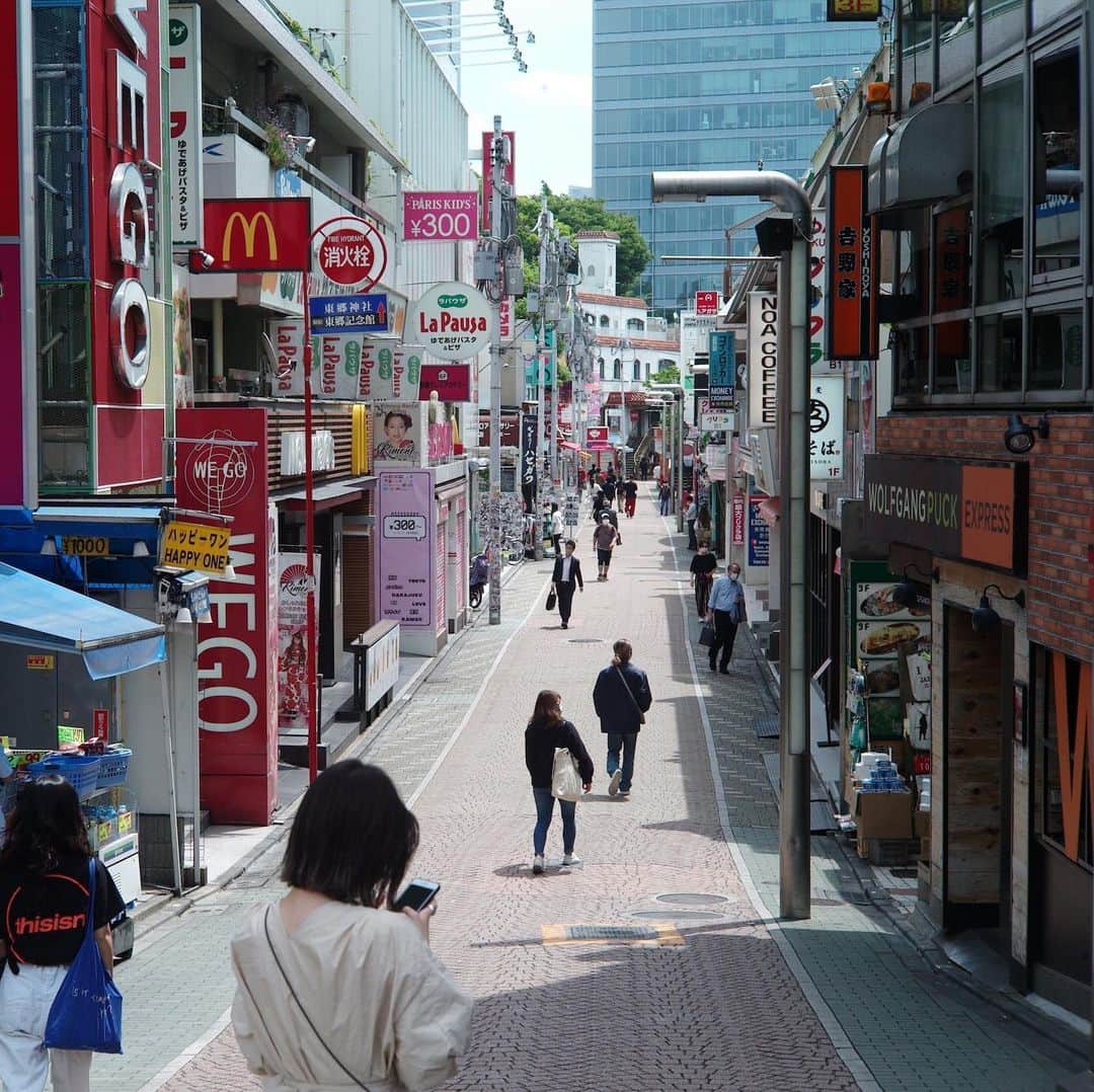 The Japan Timesさんのインスタグラム写真 - (The Japan TimesInstagram)「The streets around Tokyo's busiest hubs and shopping areas — including Shibuya, Harajuku, Omotesando and Shinjuku — had noticeably fewer people on Tuesday amid the coronavirus pandemic. The government is continuing to ask people to stay home as much as possible. 📸 Ryusei Takahashi (@ryuseitakahashi217) . . . . . . #Japan #Tokyo #news #stayhome #coronavirus #covid19 #日本 #東京 #ニュース #家で過ごそう #新型コロナウイルス #コロナウイルス」5月12日 19時52分 - thejapantimes