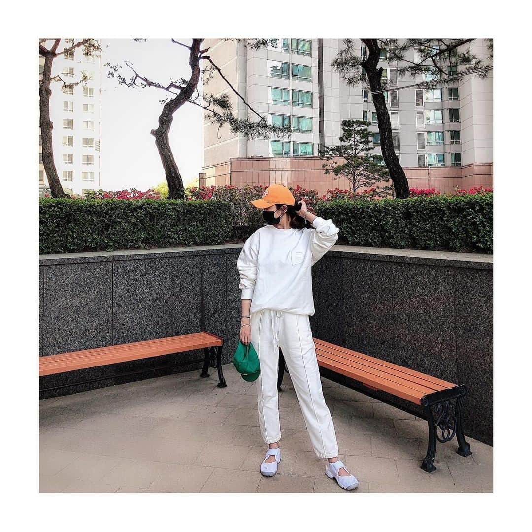チョン・ユジンのインスタグラム：「운동하다 휴식타임 😃💞 #thankyouforyourgift🎁 @keemhi 💛」