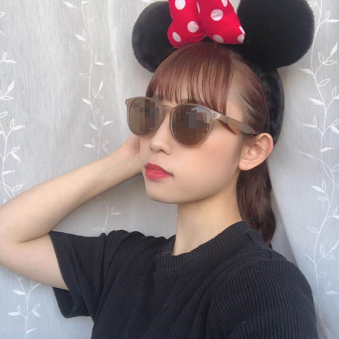 山本瑠香さんのインスタグラム写真 - (山本瑠香Instagram)「おうちディズニー🐭🏰🎀 . ミニーちゃんコーデこれでラストです笑 コーデ考えてたらあれもこれもあれも！ ってなって3パターンも撮ってしまいました笑 . 3枚目は、こういうオールブラックコーデしてる人って だいたいサングラスかけてるイメージやから、、、😎笑 . . #disney #stayhome #おうち時間 #おうちディズニー #ミニーコーデ」5月12日 20時00分 - ruka_1010_team8