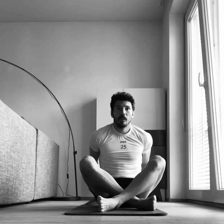 ミロシュ・ヨイッチのインスタグラム：「🧘‍♂️ @iam.youngsun」