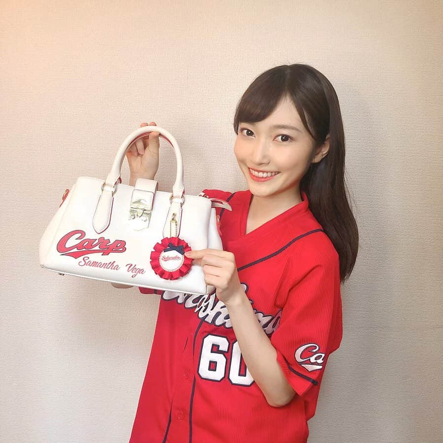 末井櫻子のインスタグラム：「． ． #カープロゼット 🎀 ． ． 応援コーデには間違いなく合う！！🤝 ． ． カープ以外にも色んなロゼットがあって本当に可愛いので、是非覗いてみて下さい👀💌→ @launa__lipine ． ． 早くまたユニフォームを着てスタジアムに行きたい🏟❣️ ． ． ． #カープロゼット #カープファン #カープ女子 #カープグッズ #手作り」