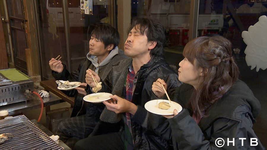 高橋春花のインスタグラム：「. おにぎりあたためますか 〜広島編〜 ついに、カキ！！！ 大きくて味の濃いブランドカキが堪能できるお店でした！！ 今晩も笑ってくださいね^ - ^ #おにぎりあたためますか #今夜0:15から #カキ#牡蠣 #大泉洋 #戸次重幸 #高橋春花#アナウンサー #HTB」