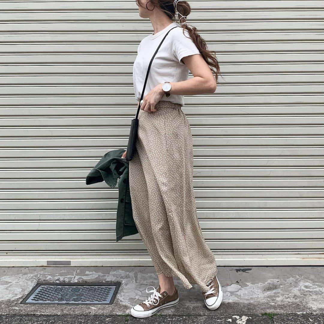 MINEさんのインスタグラム写真 - (MINEInstagram)「. . . #mineプチプラ部  上下プチプラで揃えた高見えコーデ✨ すっかり真夏日なのでさらっと着れる白Tが大活躍♡ . . tops ▶︎ @uniqlo skirt ▶︎ @gu_for_all_ @gu_global . アイテムの詳細は @cii______ka さんの投稿をチェック☑️ ﻿ . 素敵な投稿ありがとうございました☺️ . . . ♡みんなのハピネス募集♡ . こんな時だからこそ"幸せ"に目を向けてハピネスをシェアして、一緒に世の中のムードを明るく変えていきませんか!? . お気に入りのコーデやハピネスな瞬間の投稿をお待ちしてます！ #ハピネスバトン のハッシュタグ をつけて投稿してください💕﻿ . 投稿していただいた中から選ばれた投稿はMINEの記事 or MINE公式インスタグラムにてご紹介させてもらいます！ あなたもMINEに載れるかも😍 . . . #きょコ #着回しコーデ #春コーデ #大人カジュアル #シンプルコーデ #お洒落さんと繋がりたい #コーデ記録 #今日のコーデ #mineby3mootd #mineプチプラ部 #春服#春コーデ #白t  #白tシャツコーデ #春コーデ #春夏コーデ #スカートコーデ #プチプラコーデ #プチプラアイテム #GUコーデ #UNIQLOコーデ」5月12日 20時56分 - mineby3m