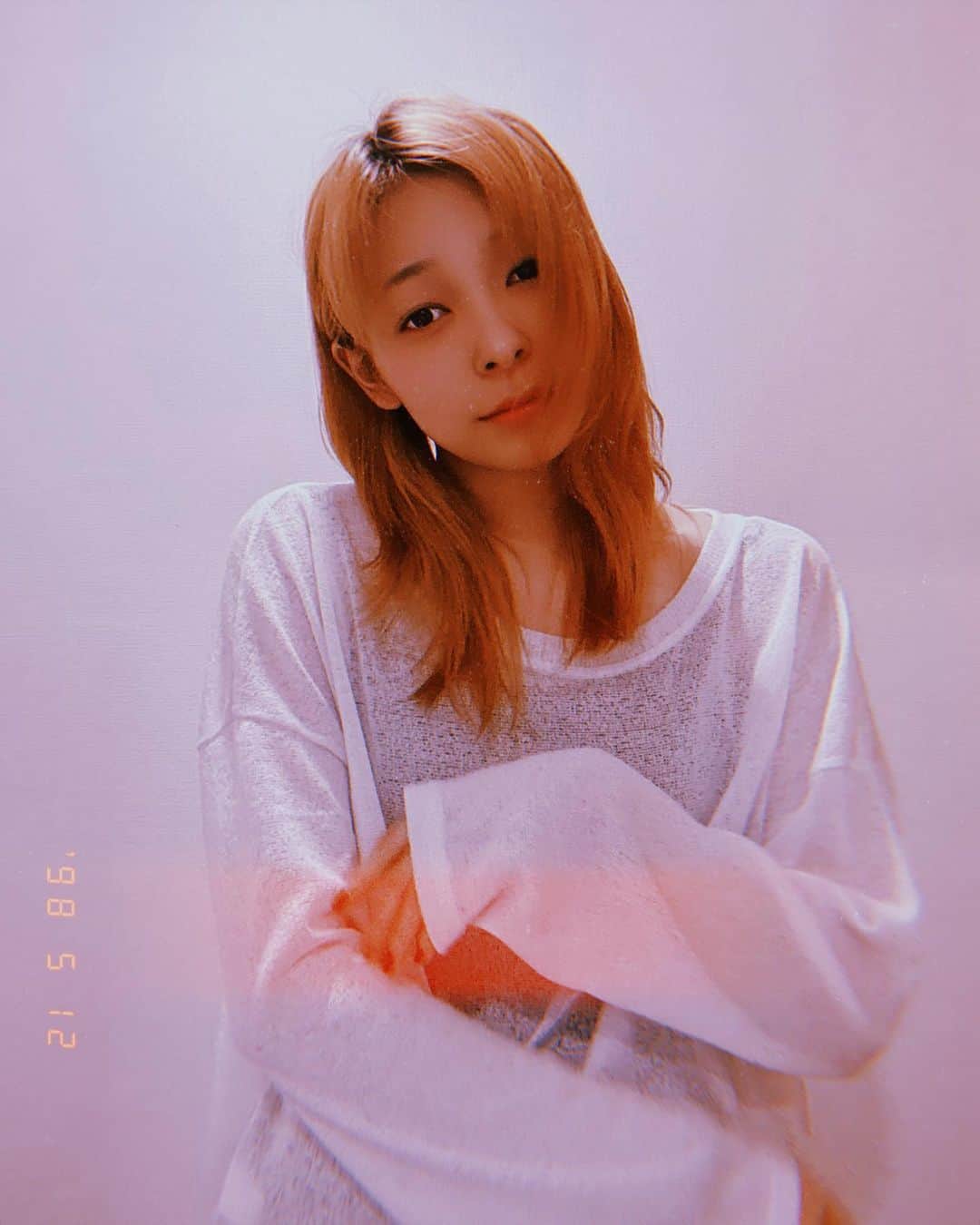 ジェニーのインスタグラム：「部屋着。すっぴん。眠い。」