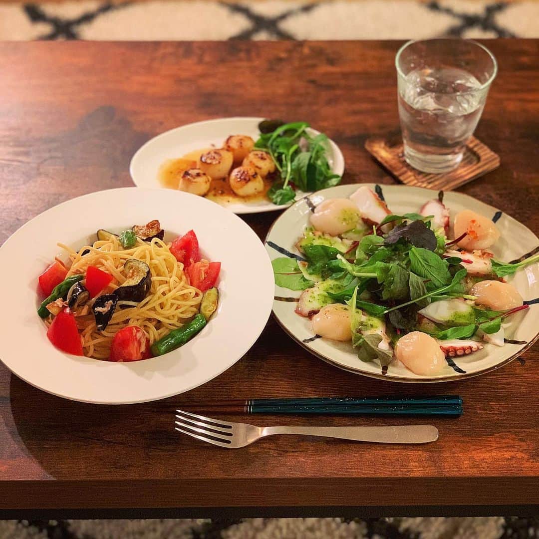 永井建成さんのインスタグラム写真 - (永井建成Instagram)「#夜ご飯 #久しぶり #永井キッチン🍴  #夏野菜の冷製パスタ #ホタテとタコのカルパッチョ  #ホタテのバター焼き ・ ・ うめーです。🤤 パスタまだ余ってるんで食べにきますか？笑」5月12日 21時32分 - tatsu7729