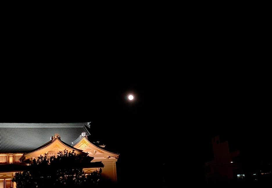 百合華さんのインスタグラム写真 - (百合華Instagram)「I got a present from you a full moon like a shining diamond 🌕✨ ﻿ ﻿ I love you tonight too💋﻿ ﻿ #japan﻿ #日本﻿ #kyoto ﻿ #京都﻿ #平安神宮﻿ #平安神宮大鳥居 ﻿ #大鳥居﻿ #鳥居﻿ #fullmoon ﻿ #満月﻿ #flowermoon ﻿ #フラワームーン﻿ #supermoon ﻿ #スーパームーン﻿ #ダイヤモンド﻿ #光り輝く﻿ #輝く﻿ #present﻿ #プレゼント﻿ #iloveyou ﻿ #tonight﻿」5月12日 21時37分 - yurika.lovelily