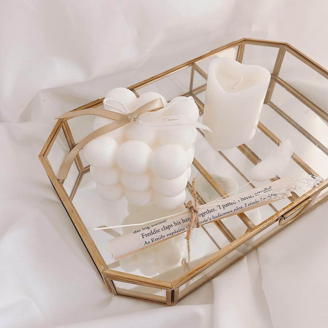 SHIHORINのインスタグラム：「𓂃ᤢ﻿ ﻿ ﻿ soy candle🕯♡﻿ インテリアとしても可愛いし﻿ 香りにも癒される〜☺️﻿ 色々な形のcandle集めたいなぁ☺︎ ☪︎﻿ ﻿ ﻿ #soycandle #candle #candles #handmadecandle #handmadecandles #myfavorite #stayhome #littlerooms #creamcandles #キャンドル #ソイキャンドル #キャンドルのある暮らし #ナチュラルインテリア #韓国インテリア #インテリア雑貨 #おうち時間 #おうち時間を楽しむ」