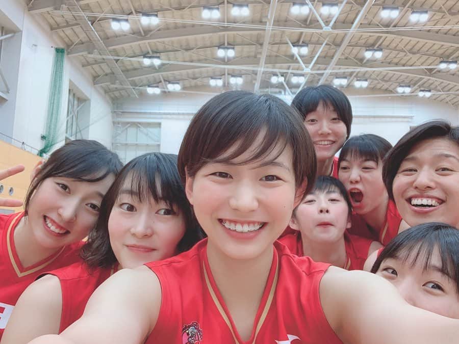 廣瀬七海のインスタグラム：「23歳になりました。  たくさんの温かいメッセージありがとうございます!! 感謝です。  大変な時期ではありますが、 前向きに、心を1つに 一緒に乗り越えましょう。  #いつもありがとうございます #沢山の方に感謝の日 #23歳も #全速力で駆け抜けます  たくさんの幸せをいただきました。幸せな気持ちで眠りにつきたいと思います。そして、次は私がみなさんに幸せをお届け出来るようにバレーボール、練習、強くなれるよう日々精進します。 お会い出来る日を楽しみにしています。  #ごっつえーBirthdayでした🌈」