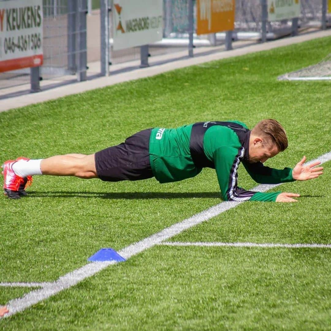 フェリックス・パスラックのインスタグラム：「⚽️」