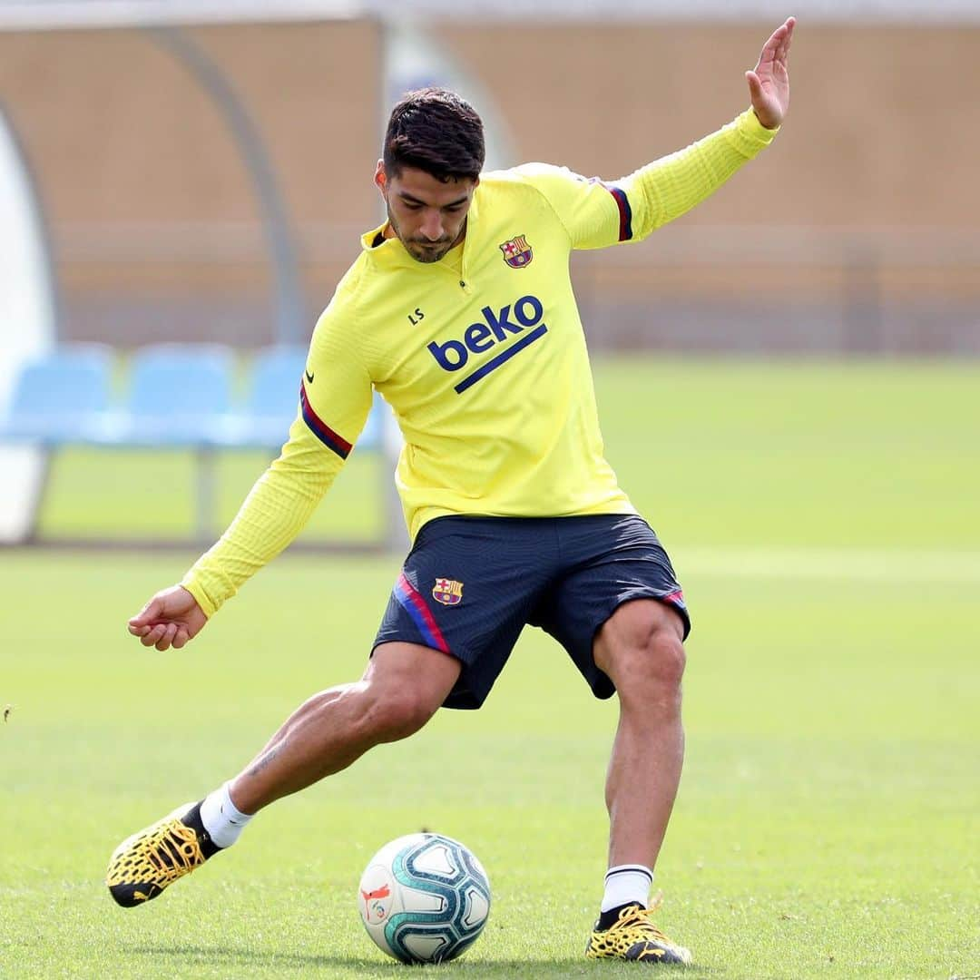 ルイス・アルベルト・スアレスさんのインスタグラム写真 - (ルイス・アルベルト・スアレスInstagram)「Seguimos mirando hacia adelante ⚽️💪🏻 @fcbarcelona #fcb🔴🔵 •  We keep looking forward! ⚽️💪🏻🔵🔴」5月12日 22時12分 - luissuarez9