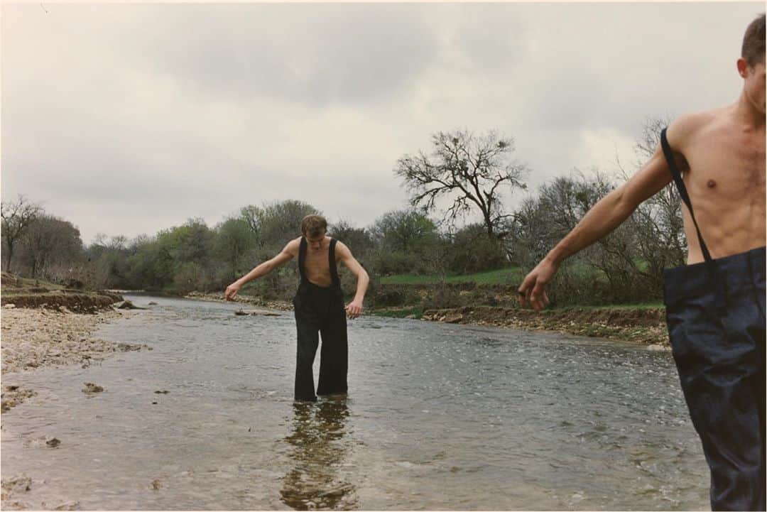カーター・スミスのインスタグラム：「The boys go wading.... Somewhere in Texas with @chriswalters_1 and #davidbradshaw for @wmag (I cant for the life of me remember who did hair and makeup - please remind me if you remember 😬)」