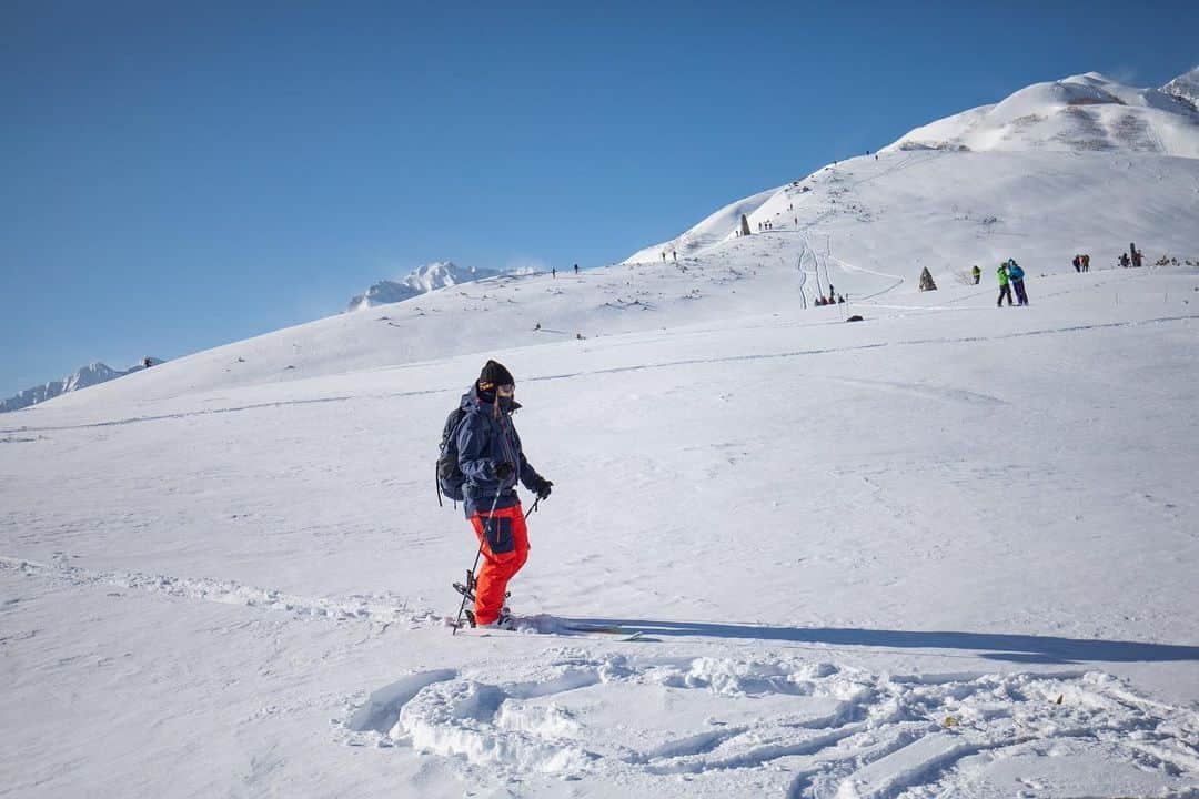 岩本憧子さんのインスタグラム写真 - (岩本憧子Instagram)「. 2020.01.11 . 白い雪と青い空❄️ . photo by @toriuma  さん✨ . @eskallion . #ski #skier #スキー　#スキーヤー　#hakuba #hakubavalley #白馬 #vectorglide  #phenix #swanygloves  #contour」5月12日 22時40分 - akoiwamoto