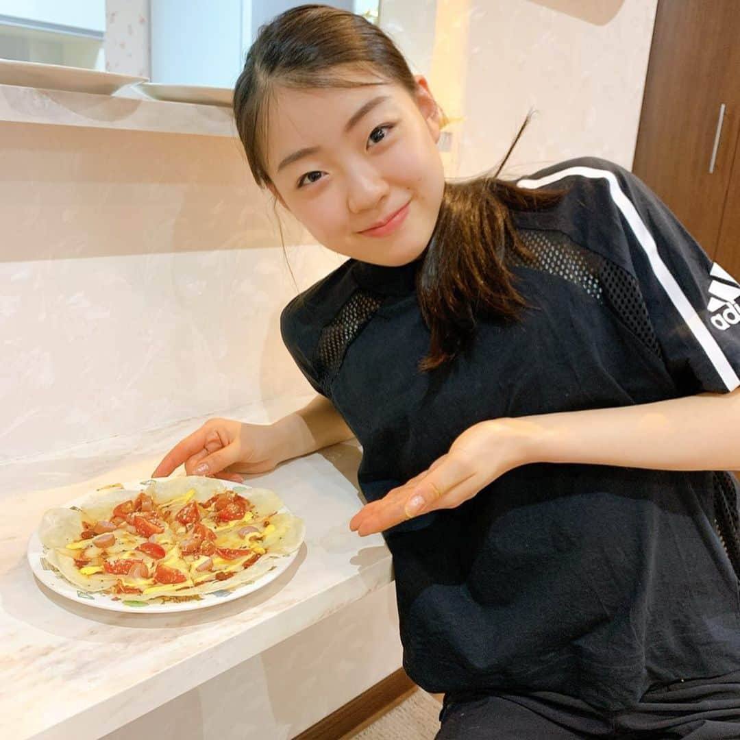 紀平梨花さんのインスタグラム写真 - (紀平梨花Instagram)「最近作った料理たちです❣️ 家族の夜ご飯を作ってみました！ みんなおいしいと言って食べてくれました😊✨ 今の時期は時間があるのでいろんな料理を作ってみたいと思います😆💪 最後の写真は私の最近のハマってる納豆アボカドサラダ🥑アボカドと納豆は栄養価も高く最近の私の夜ご飯です😋💓」5月12日 22時48分 - rikaskate0721