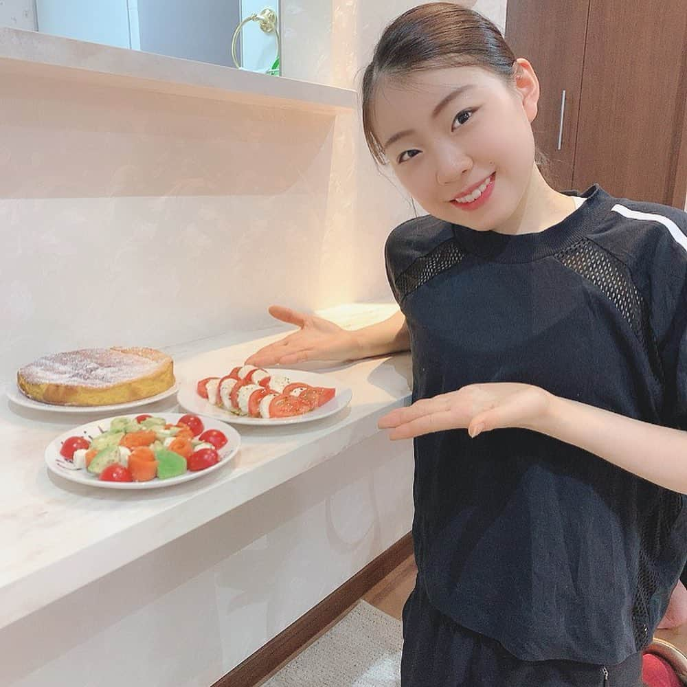 紀平梨花さんのインスタグラム写真 - (紀平梨花Instagram)「最近作った料理たちです❣️ 家族の夜ご飯を作ってみました！ みんなおいしいと言って食べてくれました😊✨ 今の時期は時間があるのでいろんな料理を作ってみたいと思います😆💪 最後の写真は私の最近のハマってる納豆アボカドサラダ🥑アボカドと納豆は栄養価も高く最近の私の夜ご飯です😋💓」5月12日 22時48分 - rikaskate0721