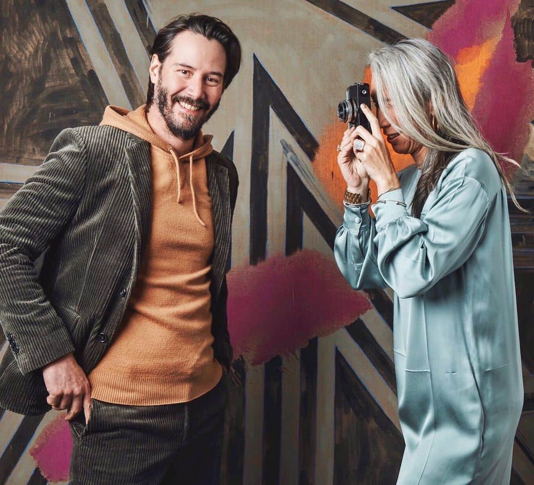 scottlippsさんのインスタグラム写真 - (scottlippsInstagram)「I miss photography! One of my favorite shoots I did with @keanu_reeves_officiial and @alexandragrantstudio for @voguespain a few years back. This is a time to dive into your passions, take classes, explore what you love and grow. Thank you #keanureeves and Alexandra for a beautiful day, there will be more #vogue #photography @grantalexandra」5月12日 22時46分 - scottlipps