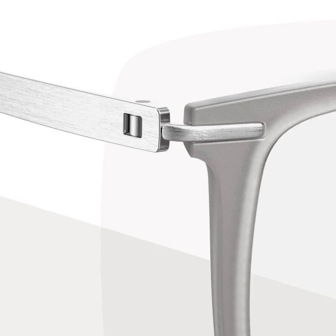 シルエットのインスタグラム：「Elegance in strength. Innovative design and high-tech titanium create lightweight full-rim frames. There are no screws, instead precision-made parts work in harmony to ensure a ‘barely-there’ feel. Featuring: Momentum 2921⁠ .⁠ .⁠ .⁠ #silhouetteeyewear #tryitwearitloveit #eyeweardesign #luxuryeyewear #eyewearfashion」