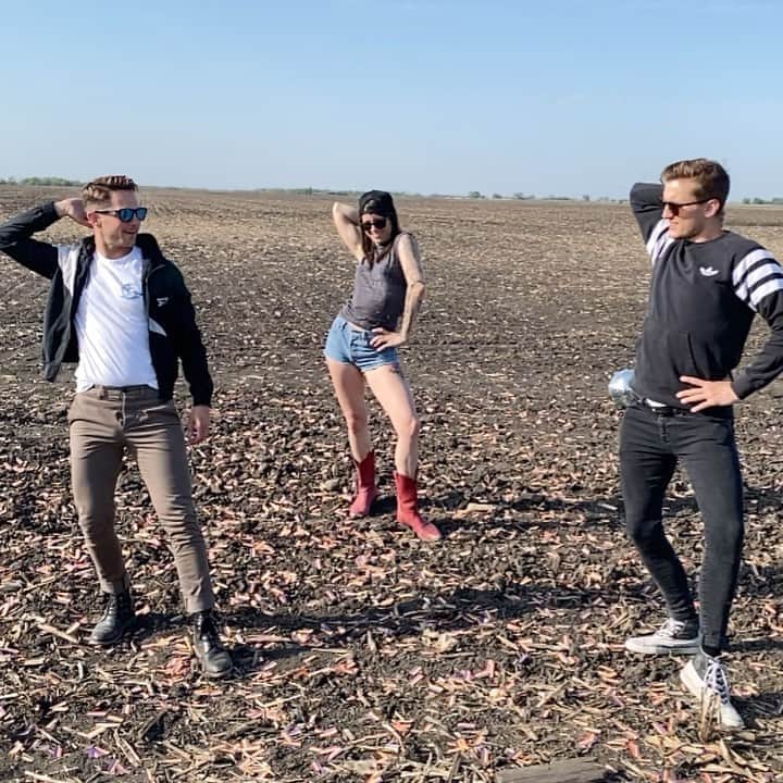 イーライ・リエブのインスタグラム：「A little hip pop never hurt anyone.」