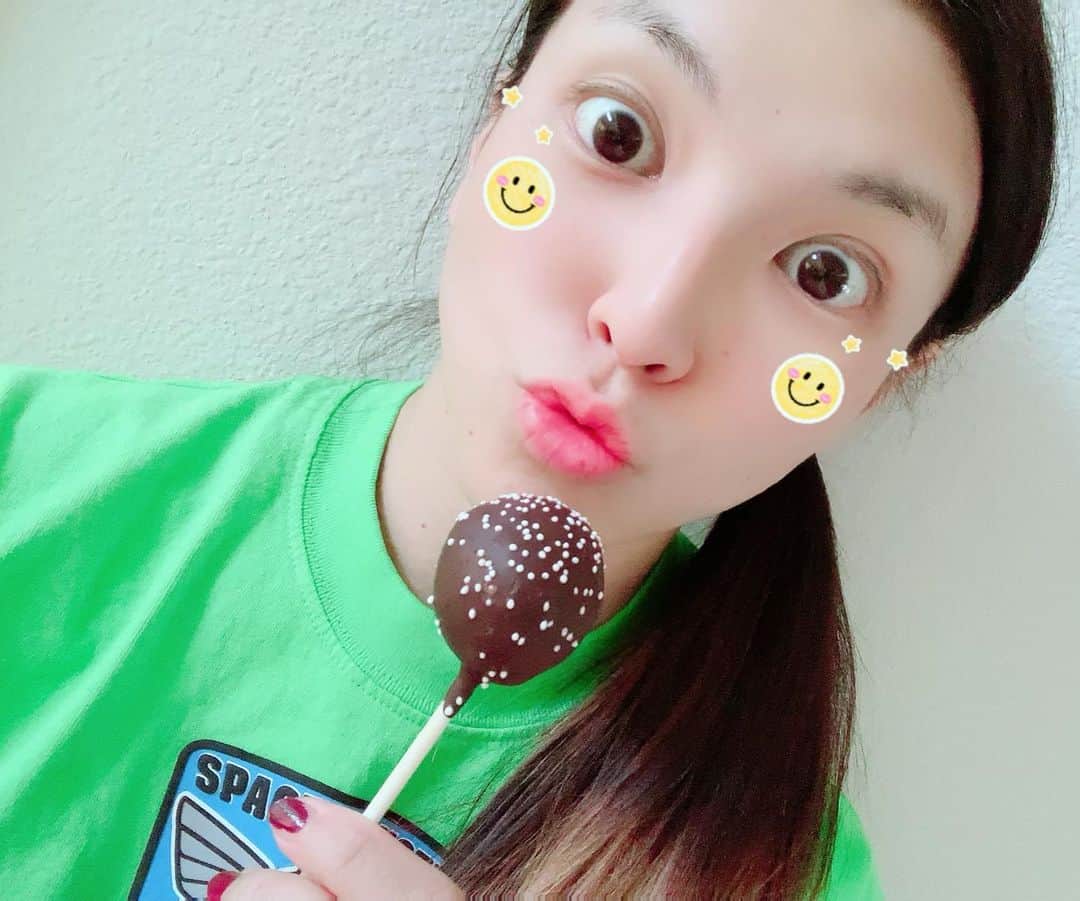志田光さんのインスタグラム写真 - (志田光Instagram)「‪Chocolate cake pop...🤤‬ ‪#Starbucks ‬#cakepop #yummy #chocolate #sweets」5月13日 9時01分 - shidahikaru
