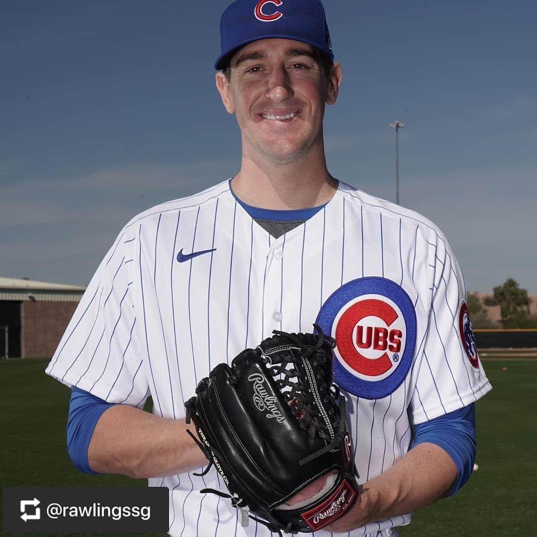 Rawlings Japanさんのインスタグラム写真 - (Rawlings JapanInstagram)「#Repost @rawlingssg with @get_repost ・・・ We continue our #RawlingsGloveDay @cubs  coverage with more exclusive behind-the-scenes content! Check out stars like Jason Heyward, Kris Bryant, Kyle Hendricks, and Anthony Rizzo deciding what they want on their 2020 gamers🔥 . .  #TeamRawlings #SpringTraining #MLB  #TheMarkOfAPro @chicagocubsnation @chicago_cubs__fanpage  @mlb_players @rawlings_japan_llc」5月13日 9時13分 - rawlings_japan_llc