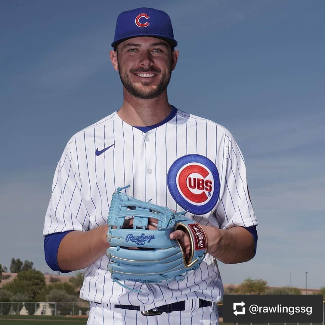 Rawlings Japanさんのインスタグラム写真 - (Rawlings JapanInstagram)「#Repost @rawlingssg with @get_repost ・・・ We continue our #RawlingsGloveDay @cubs  coverage with more exclusive behind-the-scenes content! Check out stars like Jason Heyward, Kris Bryant, Kyle Hendricks, and Anthony Rizzo deciding what they want on their 2020 gamers🔥 . .  #TeamRawlings #SpringTraining #MLB  #TheMarkOfAPro @chicagocubsnation @chicago_cubs__fanpage  @mlb_players @rawlings_japan_llc」5月13日 9時13分 - rawlings_japan_llc