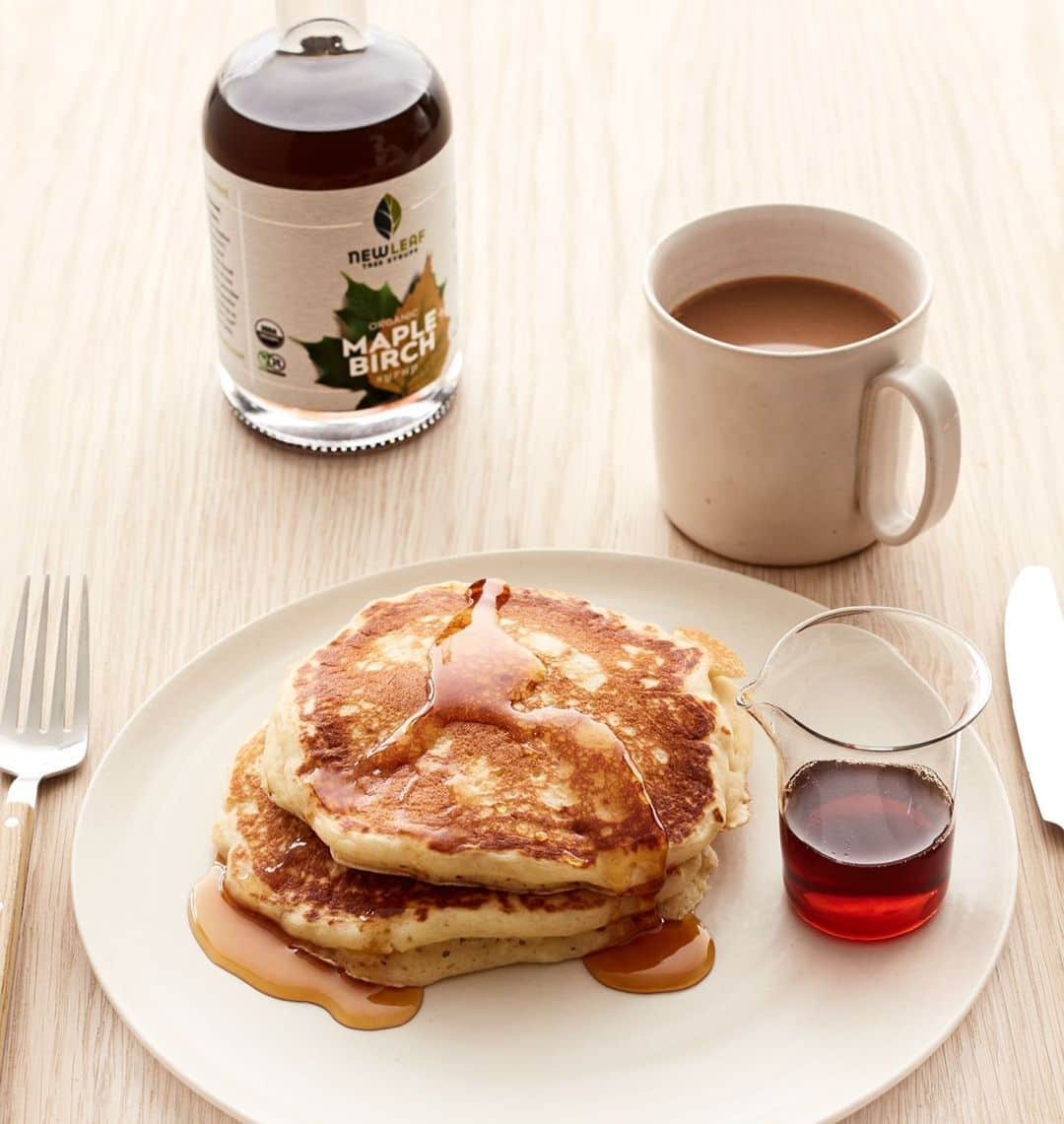 マーサ・スチュワートさんのインスタグラム写真 - (マーサ・スチュワートInstagram)「Pure maple syrup may be the gold standard for pancakes, but @newleaftreesyrups will inspire you to branch out. 🍁 Its cofounder, Michael Farrell, a former director of Cornell University's Uihlein forest-research program, uses reverse osmosis and high-pressure steam evaporation to create elixirs from trees that have been long passed over because of their relatively low sugar content. The sweet outcome: He's bottled the natural fruitiness of birch; the piney, floral qualities of balsam fir; the butteriness of beech; and the pear notes of walnut. Learn more about our favorite #americanmade companies by picking up a copy of our May issue on newsstands or online at @magazinedotstore or Apple News+. You can also learn more about the story behind @newleaftreesyrups at the link in bio! 📷: @lennartweibull」5月13日 1時16分 - marthastewart