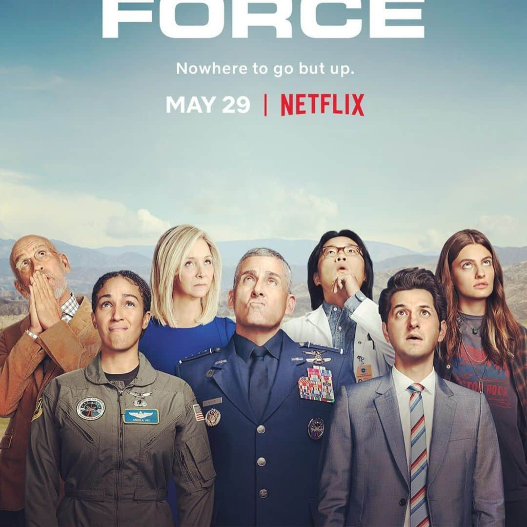 リサ・クドローさんのインスタグラム写真 - (リサ・クドローInstagram)「17 days away.. you know how we always count down from 17... That’s what’s happening here.  @spaceforce May 29th @netflix in 17DAYS」5月13日 1時12分 - lisakudrow