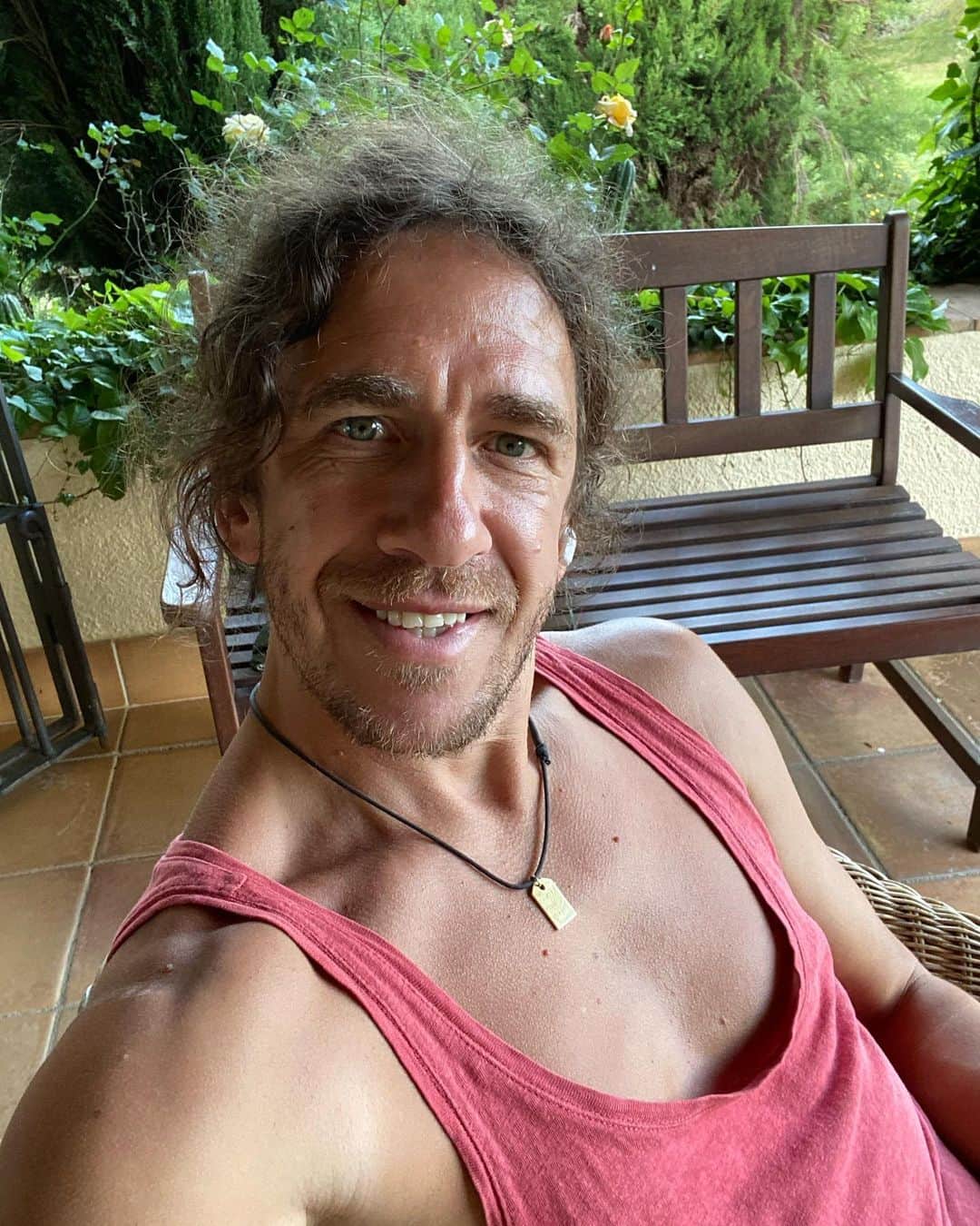 カルレス・プジョルのインスタグラム：「Relax time. 🌞」