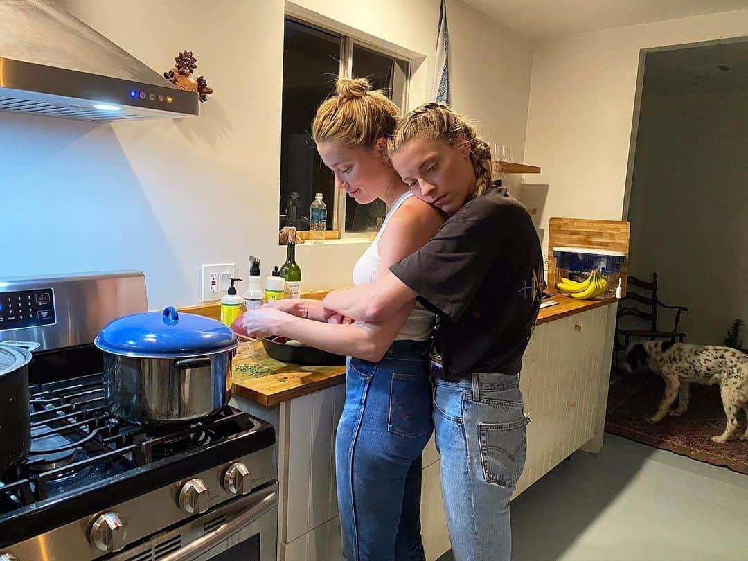 アンバー・ハードさんのインスタグラム写真 - (アンバー・ハードInstagram)「Sissy love」5月13日 2時11分 - amberheard