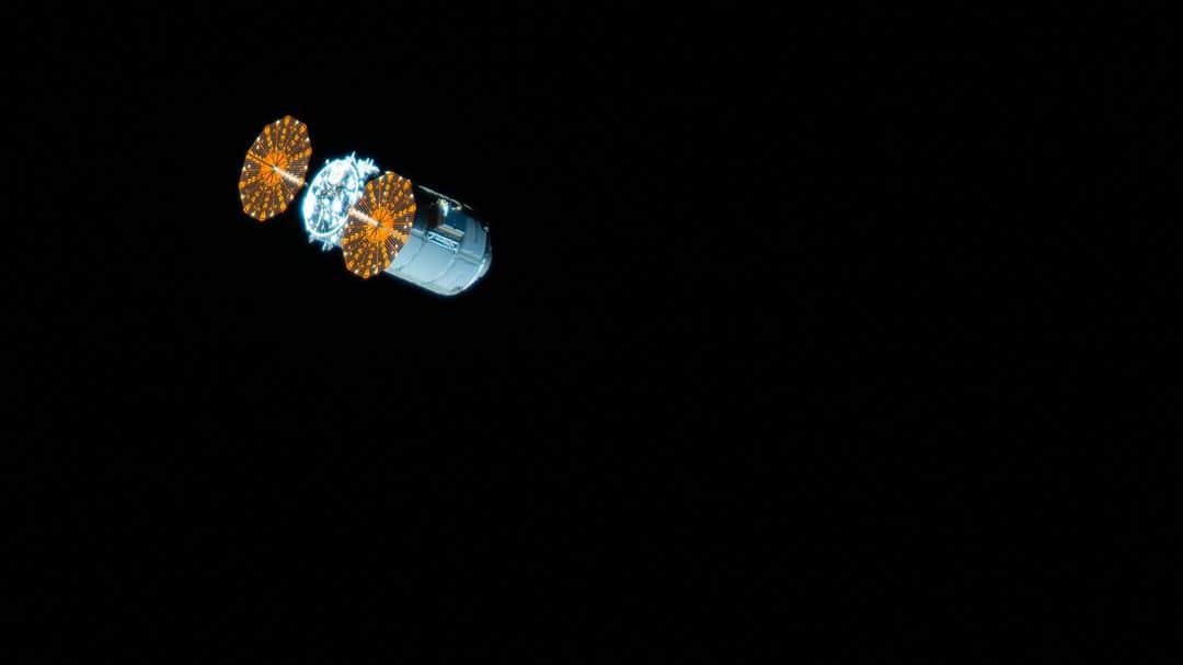 国際宇宙ステーションさんのインスタグラム写真 - (国際宇宙ステーションInstagram)「Northrop Grumman Corporation's Cygnus space freighter left the space station on Monday and it will orbit Earth until the end of May for more space research. #nasa #csa #nothropgrumman #unitedstates #canada #cygnus #cargo #robotics #international #space #station」5月13日 2時29分 - iss