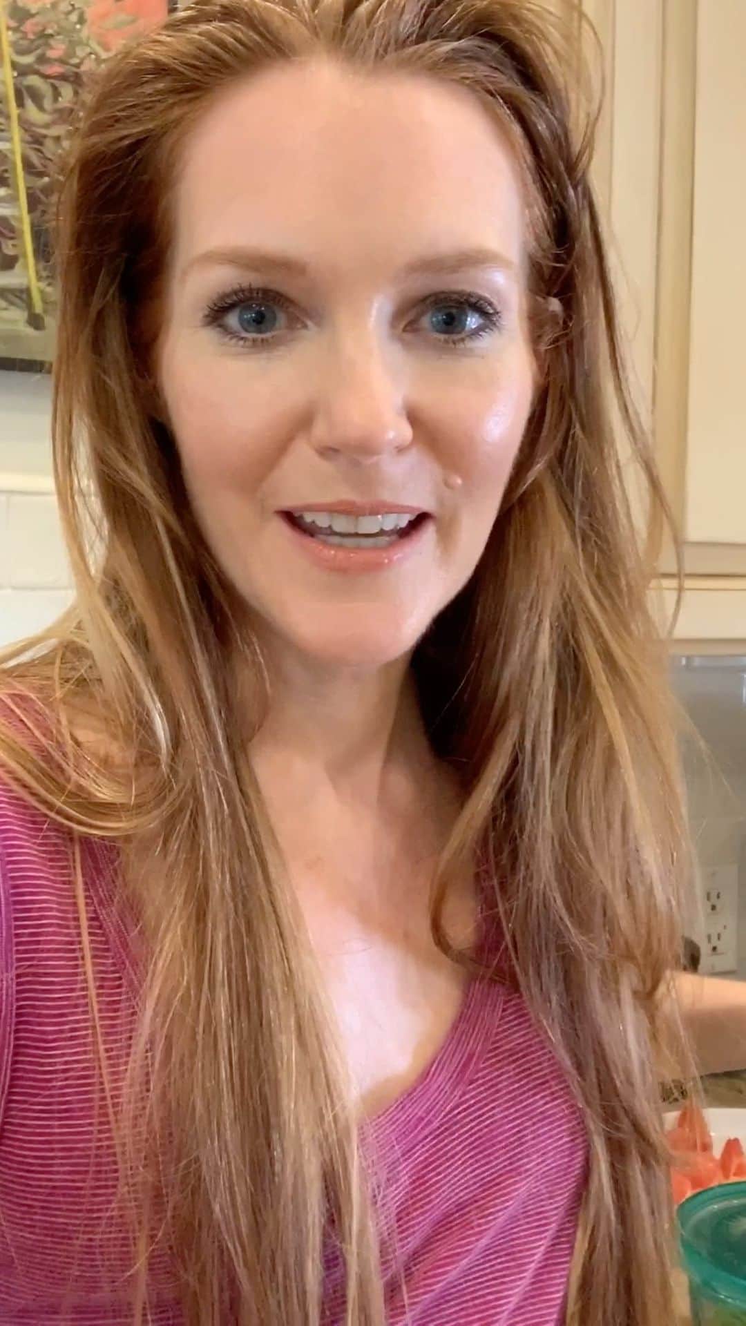 ダービー・スタンチフィールドのインスタグラム：「On behalf of @feedingamerica —here’s my favorite bean recipe to help inspire your cooking ventures while we shelter in place.  You can support your local food bank to help families impacted by the Covid-19 fallout...just click on the @feedingamerica link in my bio to donate or volunteer. 💝」