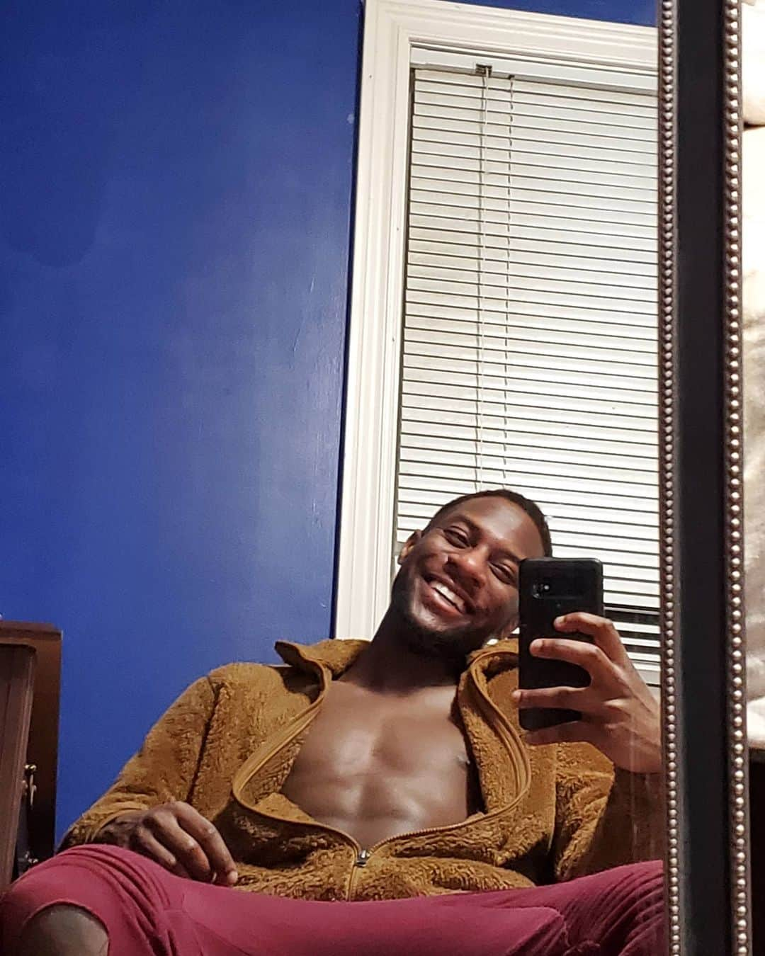 アッシャー・ヒルさんのインスタグラム写真 - (アッシャー・ヒルInstagram)「Happy Thot(s). . . . . . . . #blackboyjoy #blackmenwithstyle #quarantine  #positivity #reachout #speakout」5月13日 3時43分 - asherkwacie