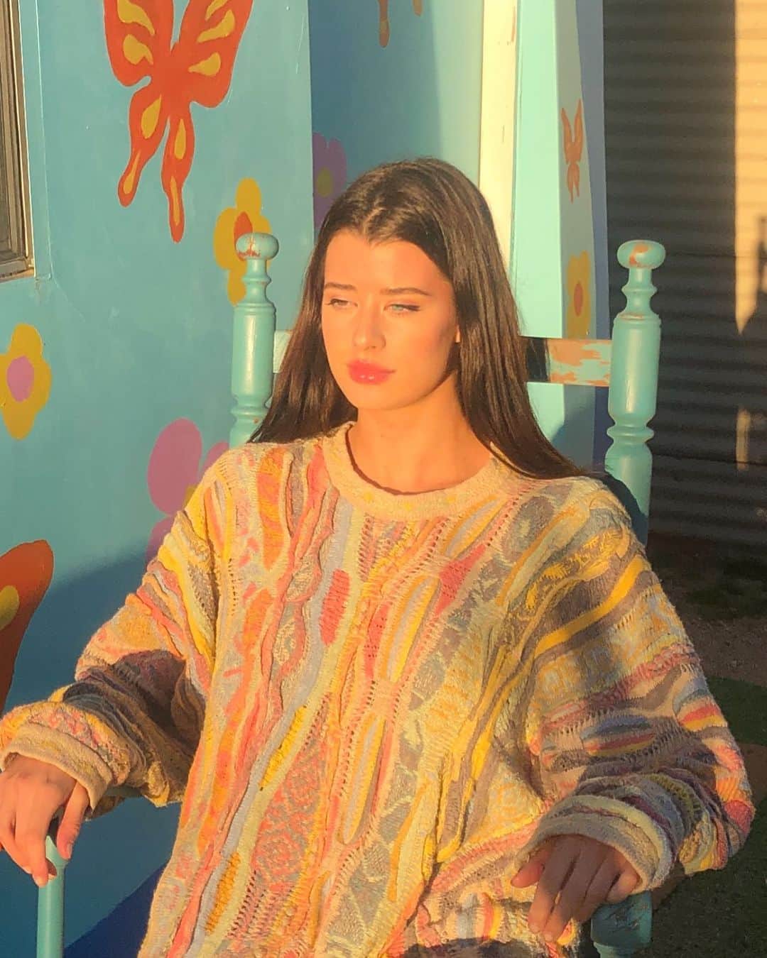 Sarahのインスタグラム：「Coming out of meditation this morning like」