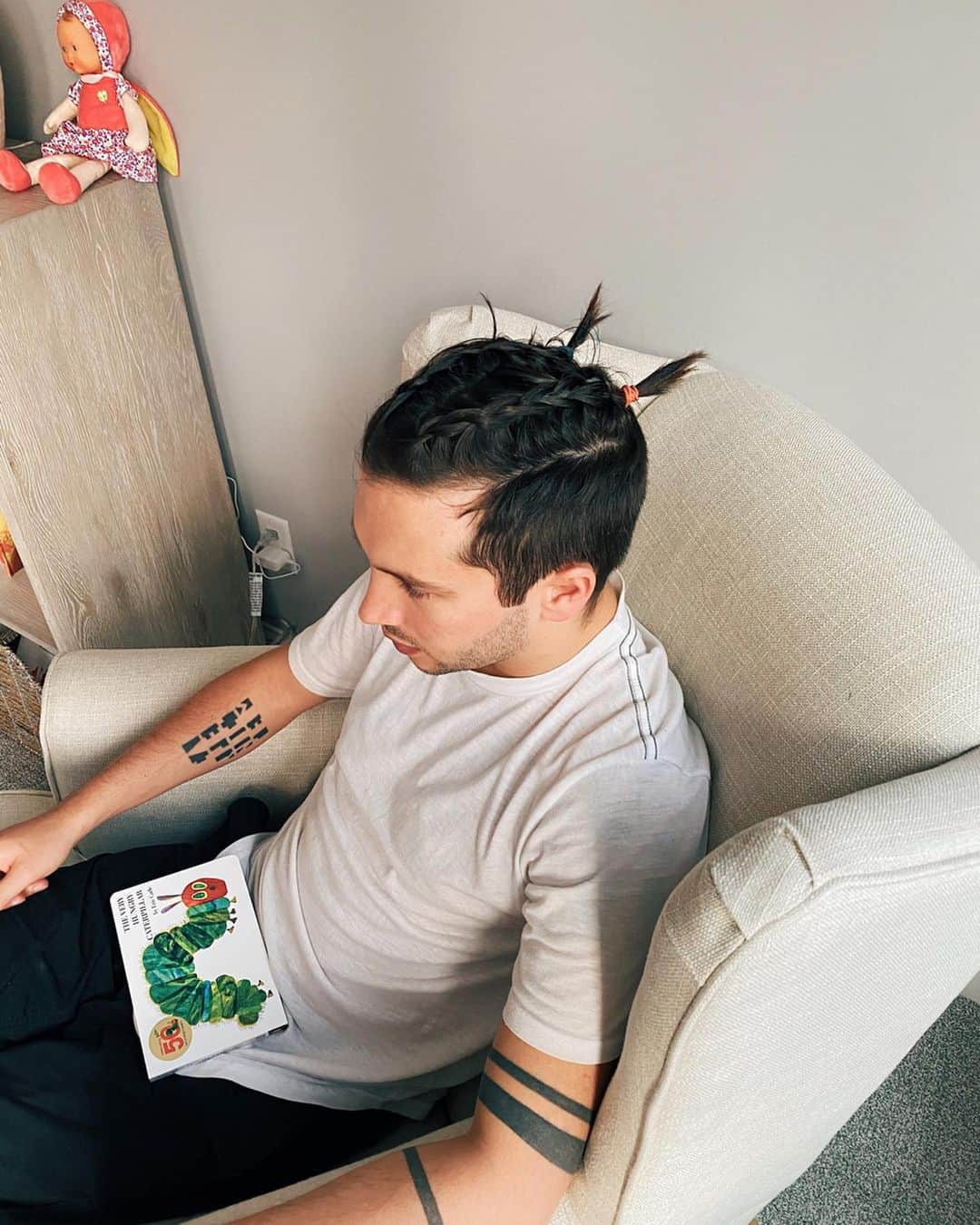 タイラー・ジョセフさんのインスタグラム写真 - (タイラー・ジョセフInstagram)「fully involved 🐛」5月13日 3時52分 - tylerrjoseph