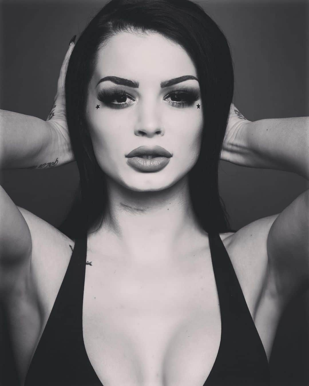 サラヤ・ジェイド・ベヴィスさんのインスタグラム写真 - (サラヤ・ジェイド・ベヴィスInstagram)「Make sure you go to twitch.com/officialpaigewwe because mama about to go live at 1230pm PST today. Gonna be playing those scary games 😩👏🏻 send help...」5月13日 4時23分 - saraya