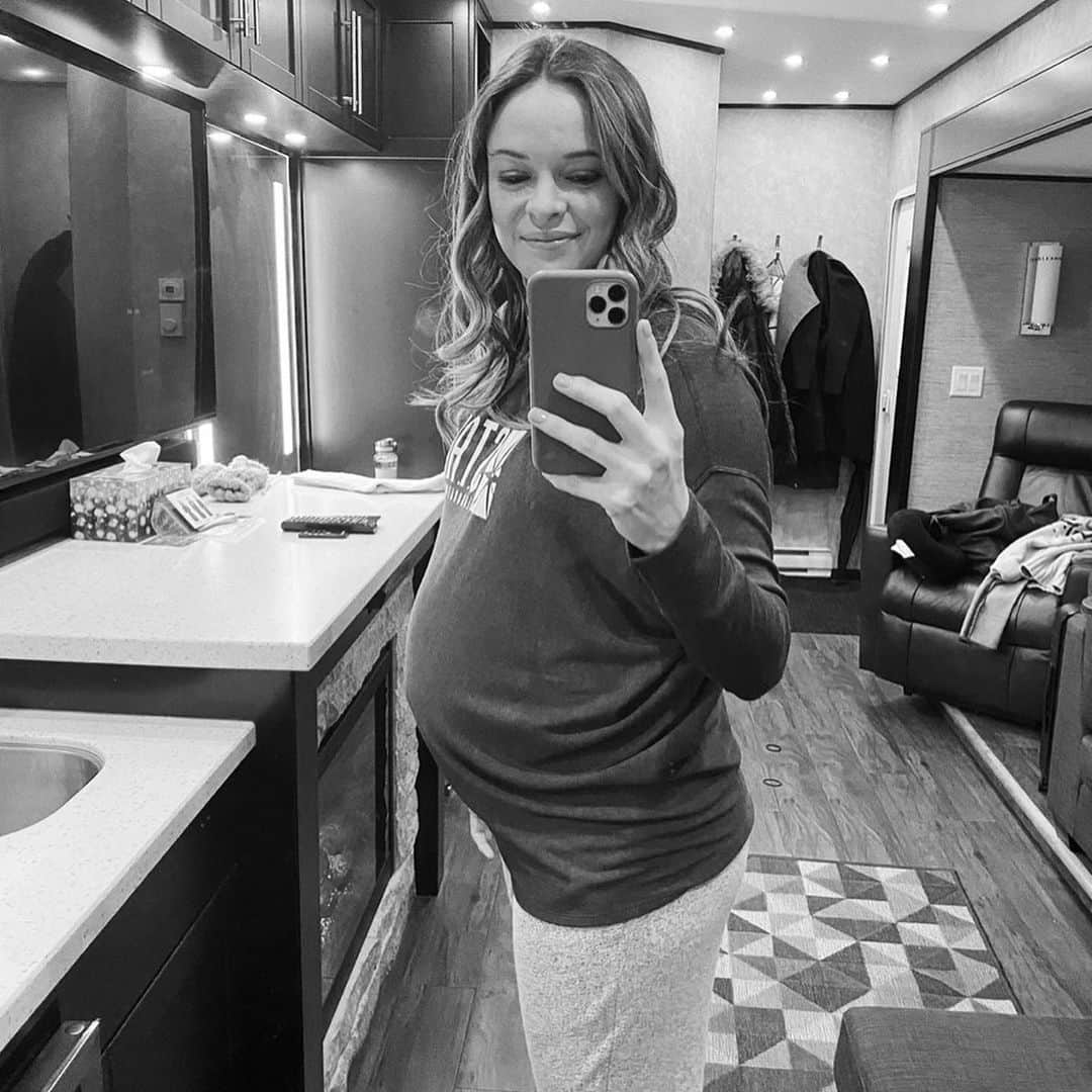 ダニエル・パナベイカーのインスタグラム：「The season 6 finale of @cwtheflash is tonight! It’s ending a little sooner than expected but this has been one of my favorite seasons - I hope you enjoyed it too! #TheFlash」