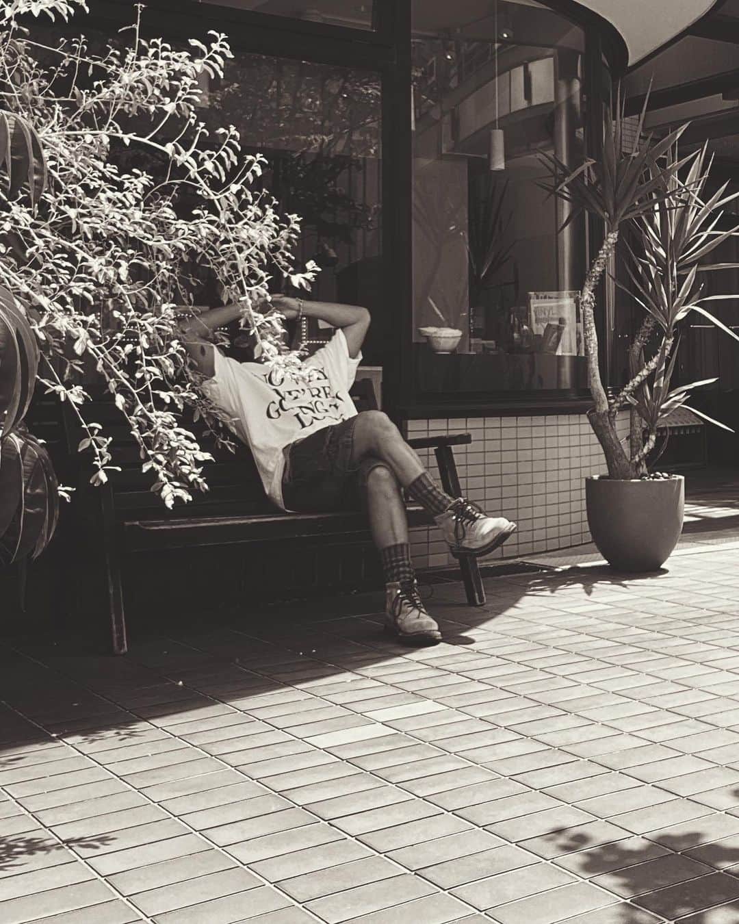 青木大輔さんのインスタグラム写真 - (青木大輔Instagram)「So HOT🔥 #夏？ #vintage  #短パン」5月13日 10時18分 - daisukeaoki_tiechel