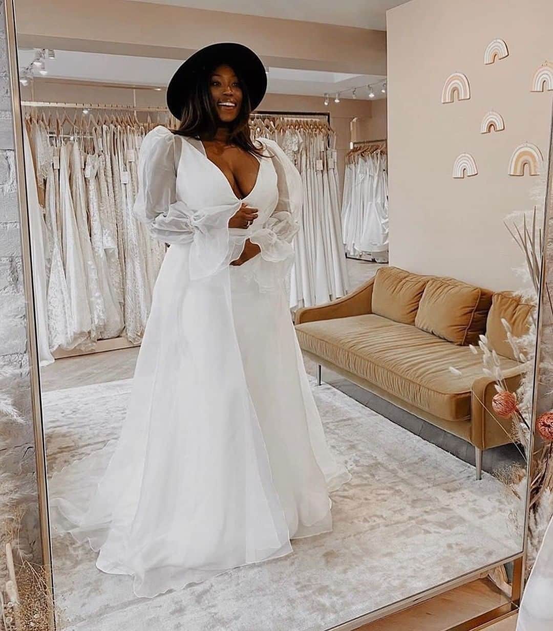 のインスタグラム：「A stunner. ✨ 📷 @lovelybride via @brides」
