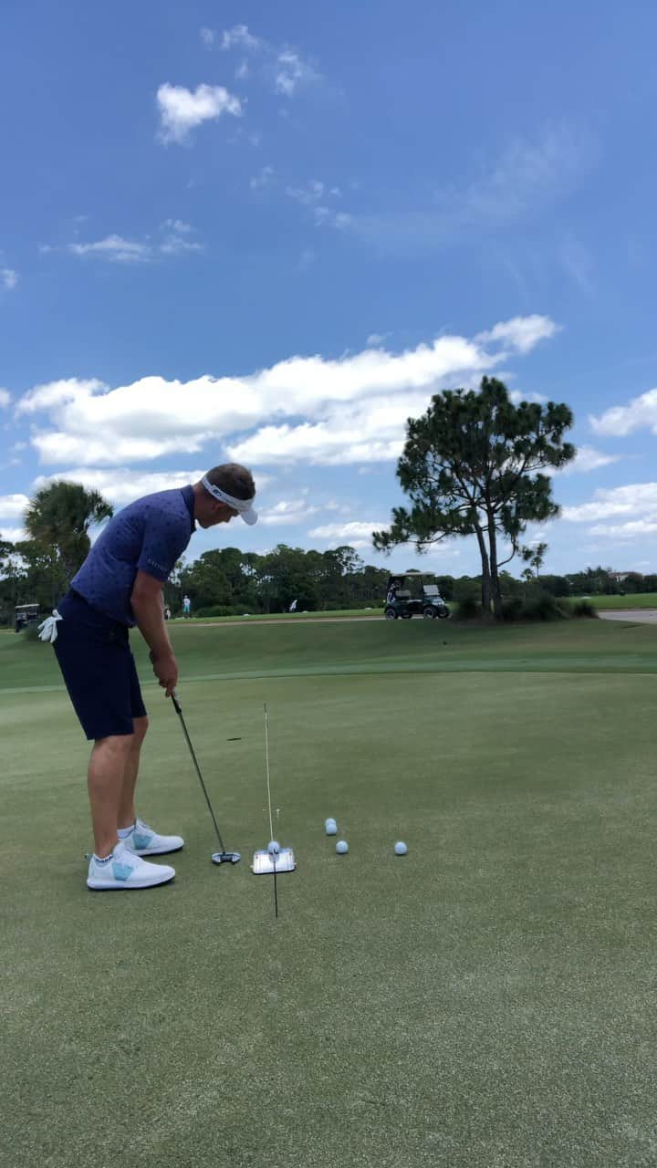 ルーク・ドナルドのインスタグラム：「A few easy ways to really dial in your putting. Some stretchy string and some knitting needles from a craft store, some tees & a mirror (I use @eyelinegolf) are simple things that can help you become a more consistent putter.  Sorry about the swaying camera - a tad windy out on the range today 💨. For all my England followers, enjoy some golf starting tmr 👌🏼 #LDTips #Putting #staysafe #stayhealthy」