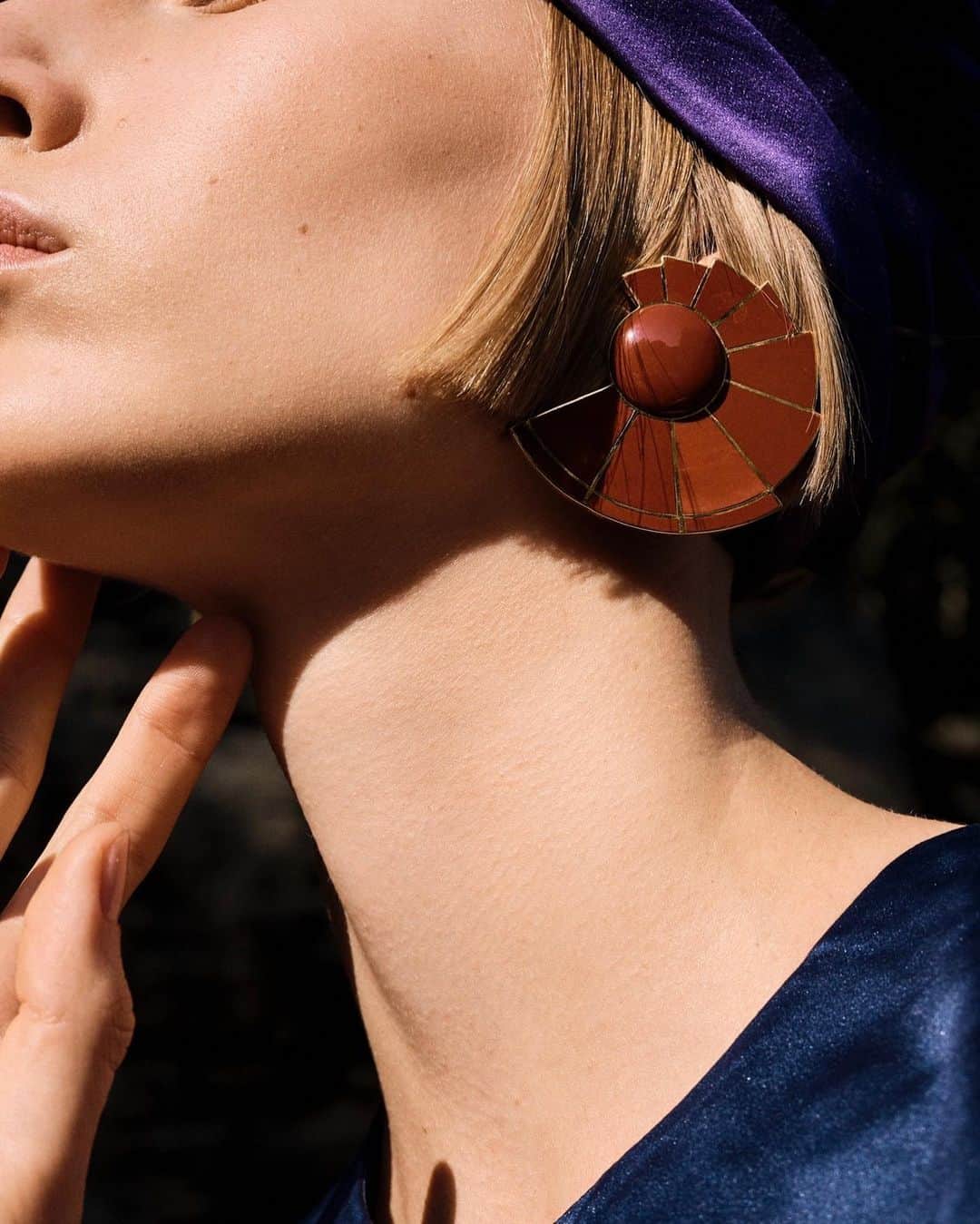 Monica Sordoのインスタグラム：「The pursuit of permanence is at the core of our design mantra: To produce sustainably one must create timeless pieces that can be worn forever such as our NAUTILUS EarFans...🐚...talking timeless this is one of our favorite archive photos (SS18) Photographed by @osvaldoponton & Styled by @hellomrdavid」