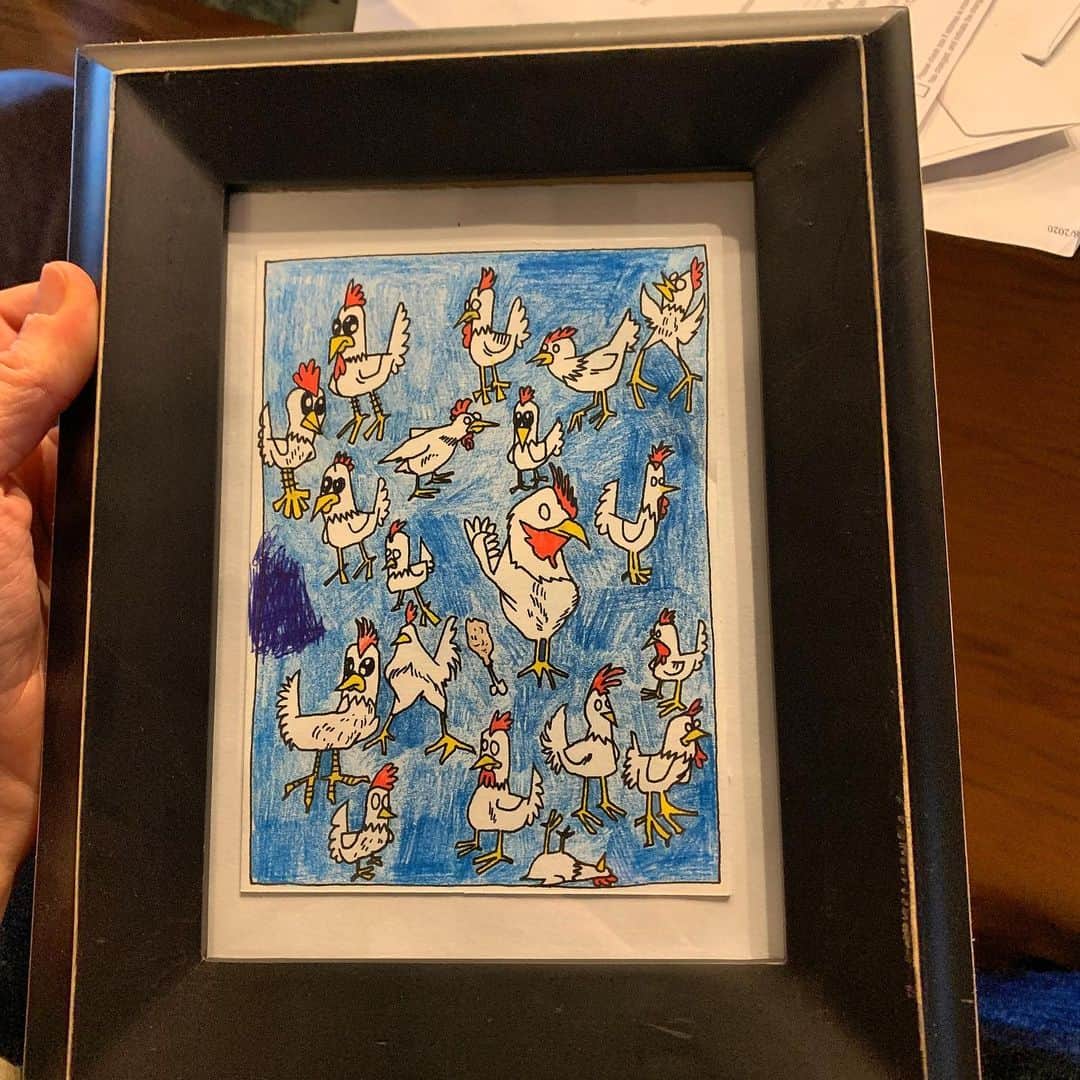 カーキ・キングのインスタグラム：「Fresh and hot chickens from @jesusfish_catnapper if you’d like to own some art at the nice price they come in orders of 5. Chickens that is. Head to tapehernandez.com」